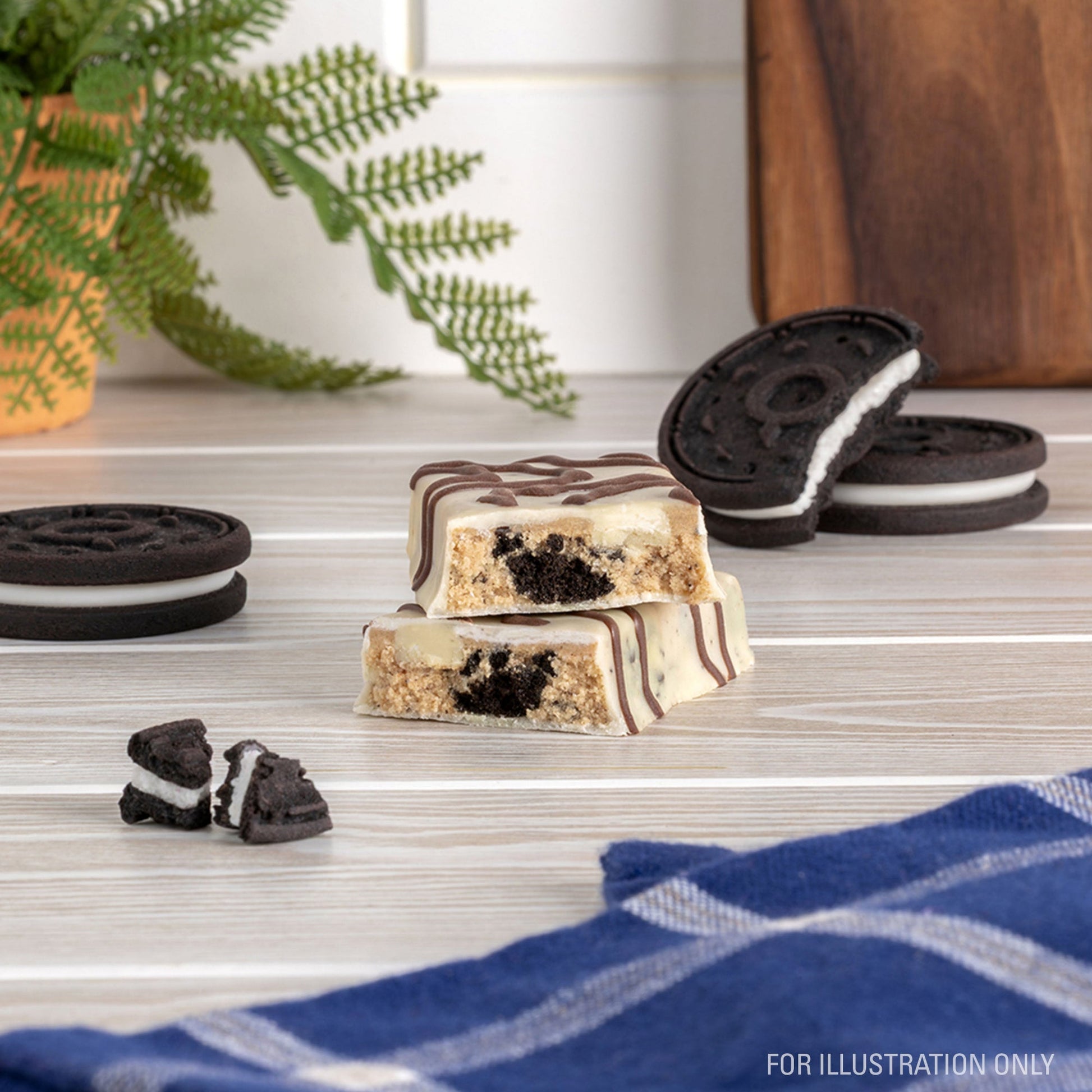 dipped-cookies-and-cream-protein-bars-m1 15807_QN_USA_ProteinBar_CAC_InterimAssetUpdate_Digital-Dipped-ProductCarouselSet_Tabletop1.jpg